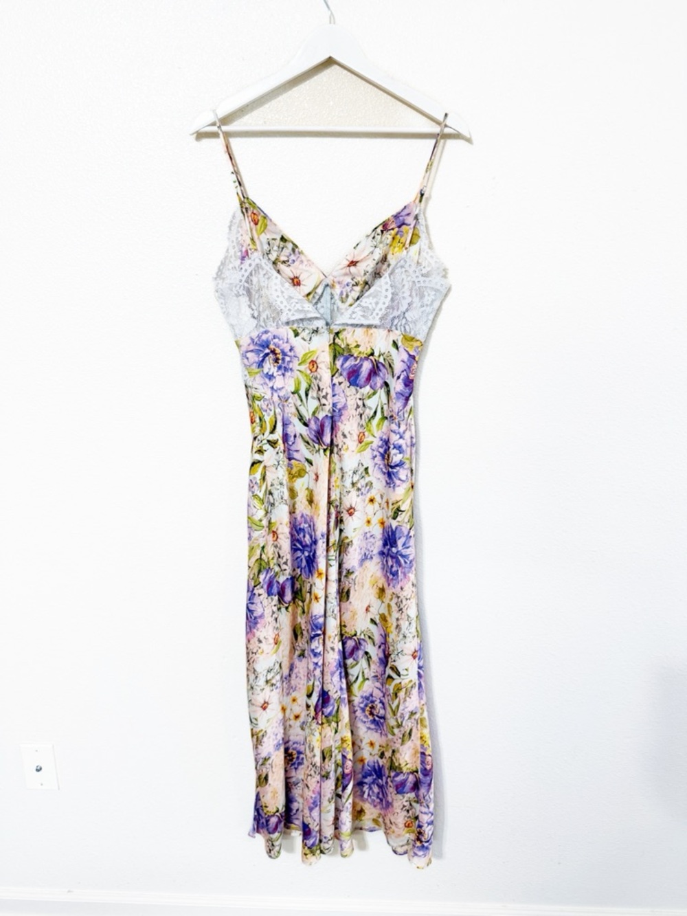 ASTR The Label Ivanna Floral Print Lace Panel Satin Maxi Dress in Purple NEW - Picture 11 of 13